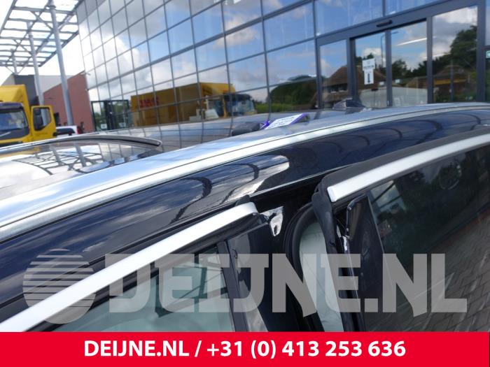 Volvo V60 I 2.4 D6 20V AWD Twin Engine Plug-in Hybrid Sloopvoertuig (2015, Zwart)