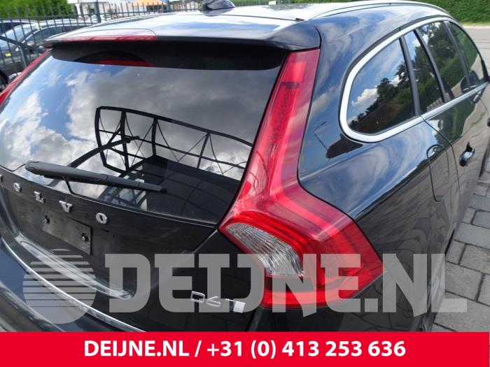Volvo V60 I 2.4 D6 20V AWD Twin Engine Plug-in Hybrid Sloopvoertuig (2015, Zwart)