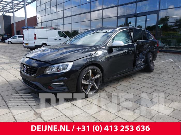 Volvo V60 I 2.4 D6 20V AWD Twin Engine Plug-in Hybrid Sloopvoertuig (2015, Zwart)