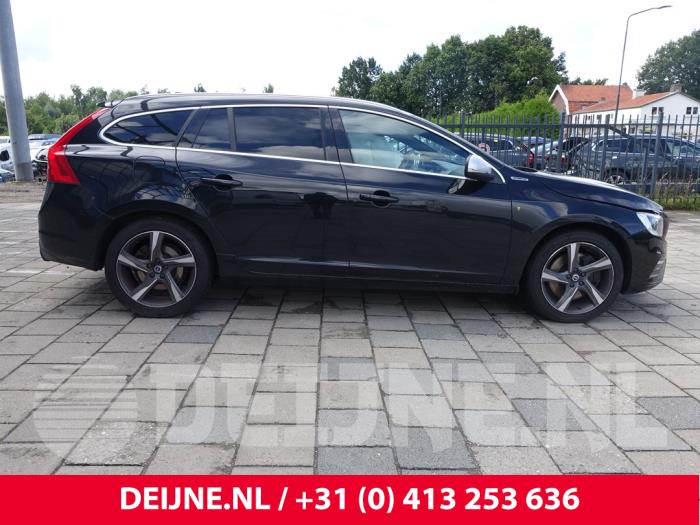 Volvo V60 I 2.4 D6 20V AWD Twin Engine Plug-in Hybrid Sloopvoertuig (2015, Zwart)