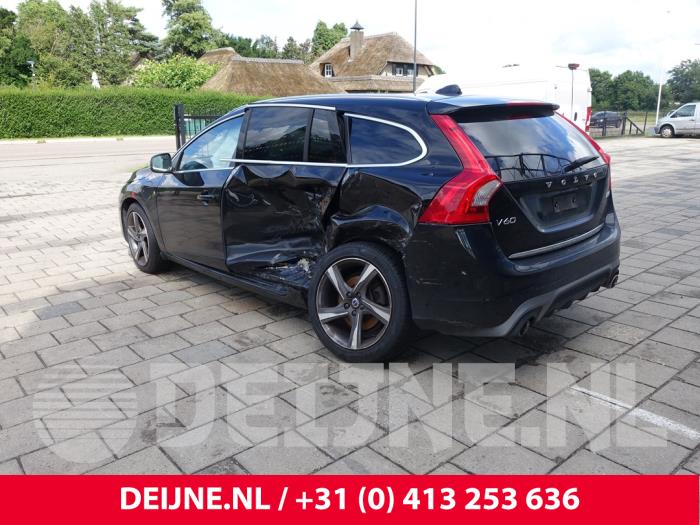 Volvo V60 I 2.4 D6 20V AWD Twin Engine Plug-in Hybrid Sloopvoertuig (2015, Zwart)