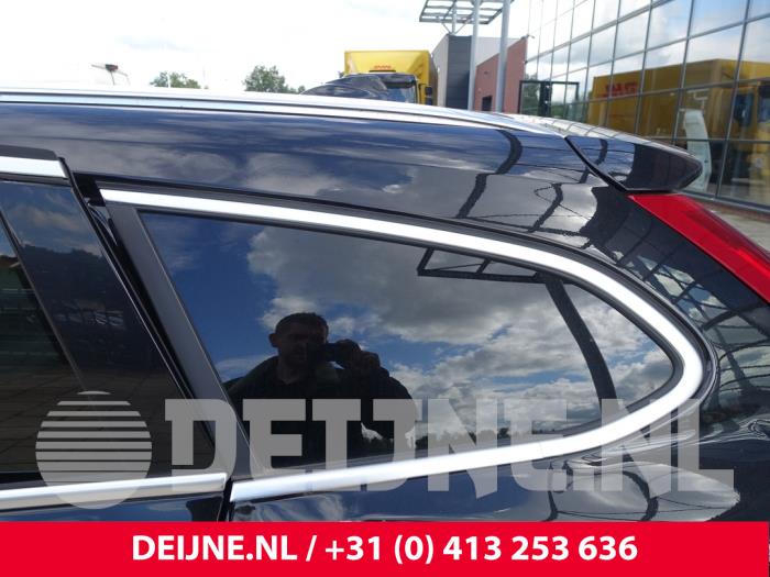 Volvo V60 I 2.4 D6 20V AWD Twin Engine Plug-in Hybrid Sloopvoertuig (2015, Zwart)