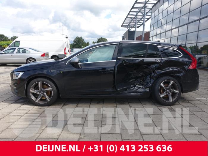 Volvo V60 I 2.4 D6 20V AWD Twin Engine Plug-in Hybrid Sloopvoertuig (2015, Zwart)