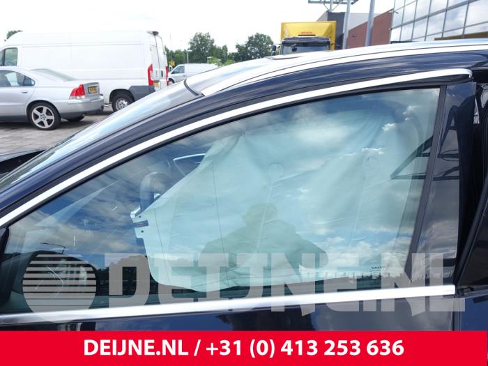 Volvo V60 I 2.4 D6 20V AWD Twin Engine Plug-in Hybrid Sloopvoertuig (2015, Zwart)