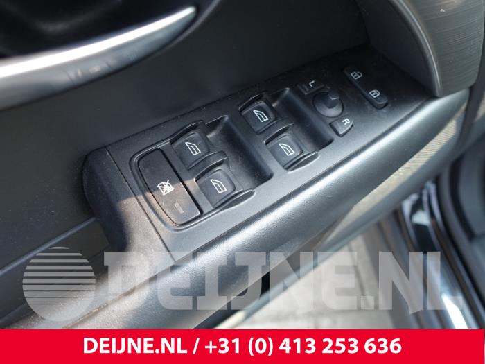 Volvo V70 2.5 T 20V Sloopvoertuig (2007, Zwart)