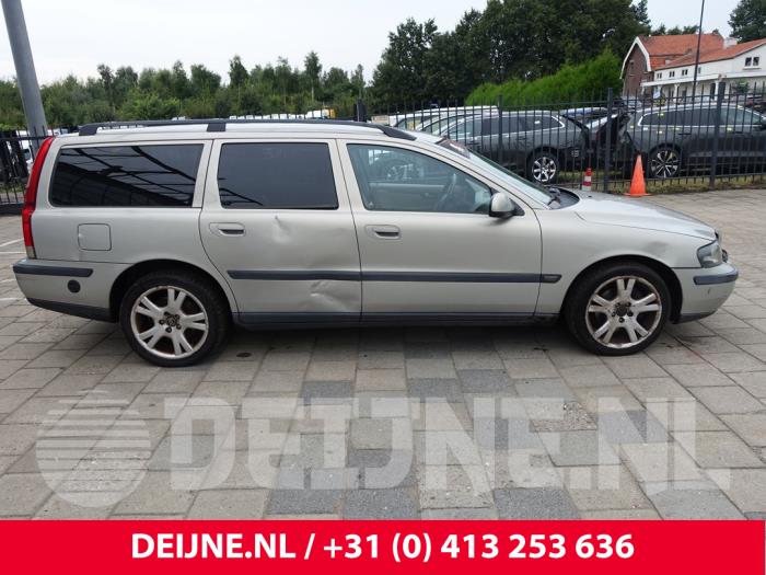 Volvo V70 2 4 20V 170 Sloopvoertuig 2002 Beige volvo-v70-2-4-20v-170-sloopvoertuig-2002-beige