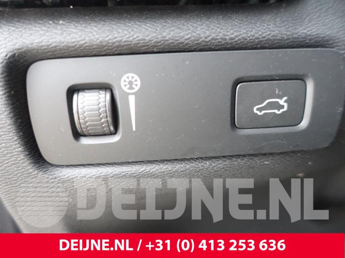 Volvo V60 II 2.0 B4 16V Mild Hybrid Sloopvoertuig (2021, Rood)