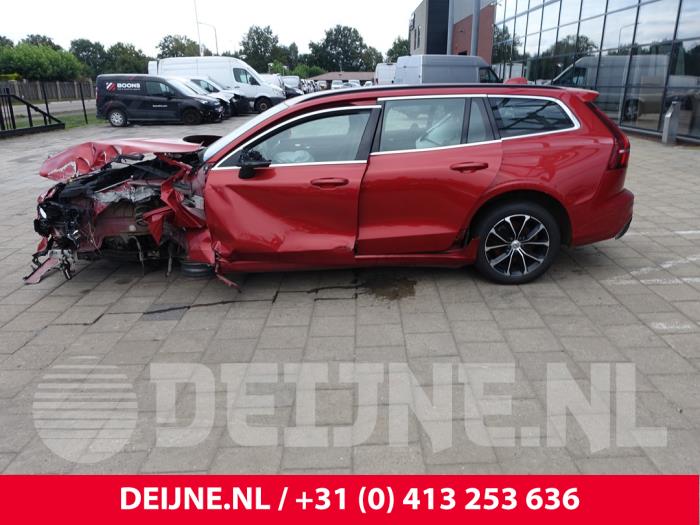 Volvo V60 II 2.0 B4 16V Mild Hybrid Sloopvoertuig (2021, Rood)