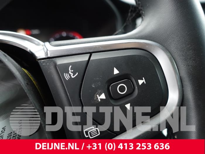 Volvo V60 II 2.0 B4 16V Mild Hybrid Sloopvoertuig (2021, Rood)