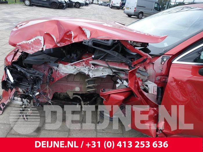 Volvo V60 II 2.0 B4 16V Mild Hybrid Sloopvoertuig (2021, Rood)