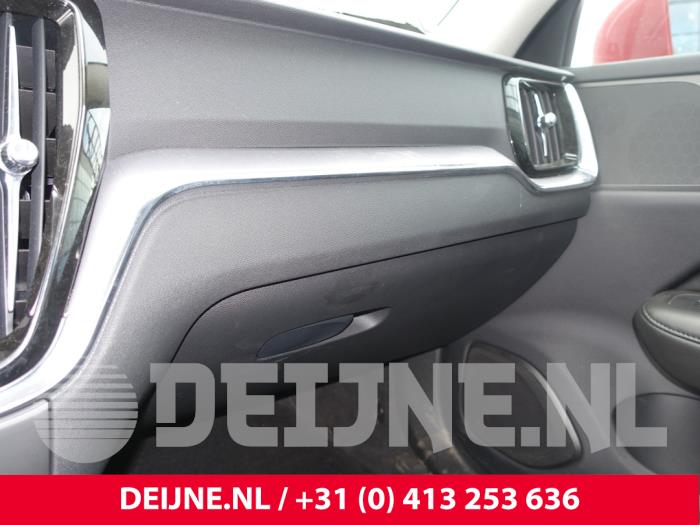 Volvo V60 II 2.0 B4 16V Mild Hybrid Sloopvoertuig (2021, Rood)