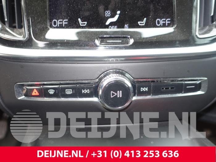 Volvo V60 II 2.0 B4 16V Mild Hybrid Sloopvoertuig (2021, Rood)