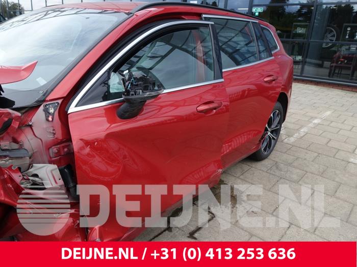 Volvo V60 II 2.0 B4 16V Mild Hybrid Sloopvoertuig (2021, Rood)