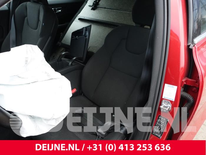 Volvo V60 II 2.0 B4 16V Mild Hybrid Sloopvoertuig (2021, Rood)