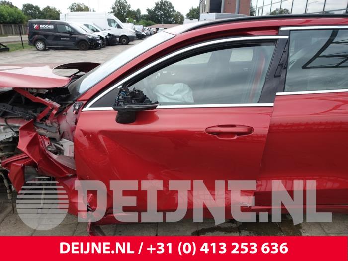 Volvo V60 II 2.0 B4 16V Mild Hybrid Sloopvoertuig (2021, Rood)