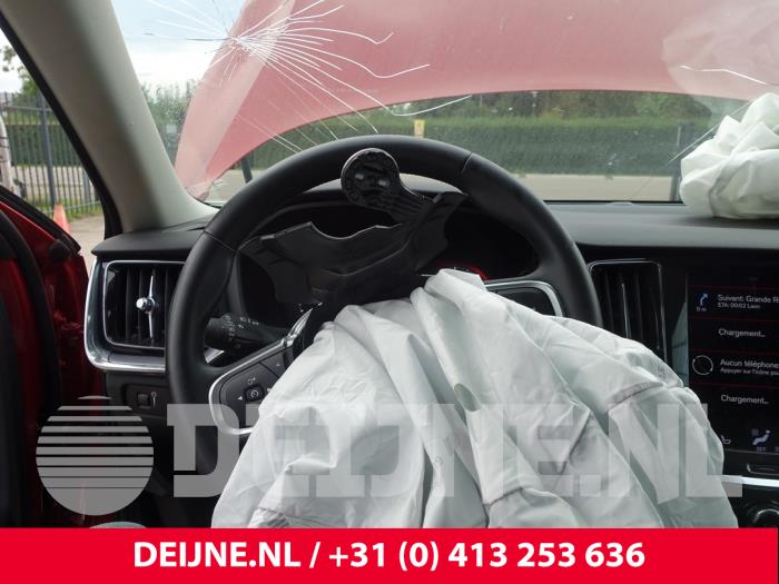 Volvo V60 II 2.0 B4 16V Mild Hybrid Sloopvoertuig (2021, Rood)