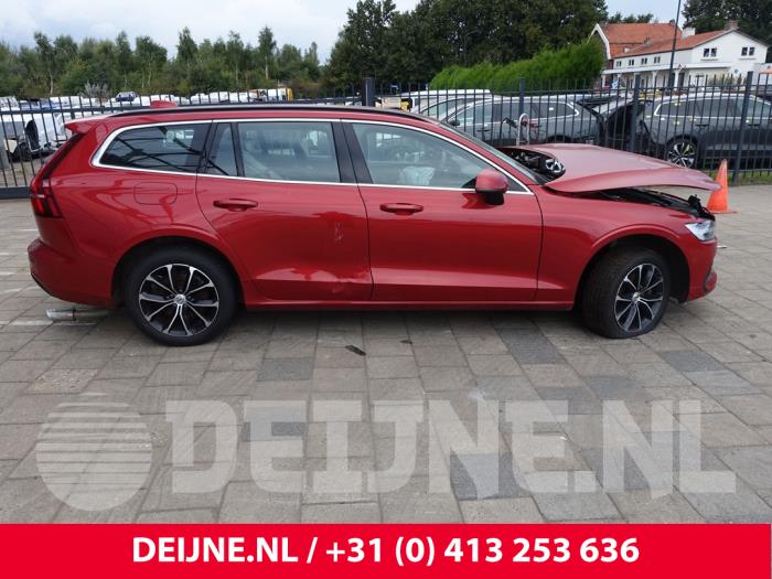 Volvo V60 II 2.0 B4 16V Mild Hybrid Sloopvoertuig (2021, Rood)