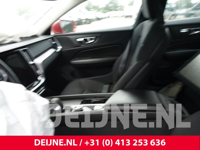 Volvo V60 II 2.0 B4 16V Mild Hybrid Sloopvoertuig (2021, Rood)