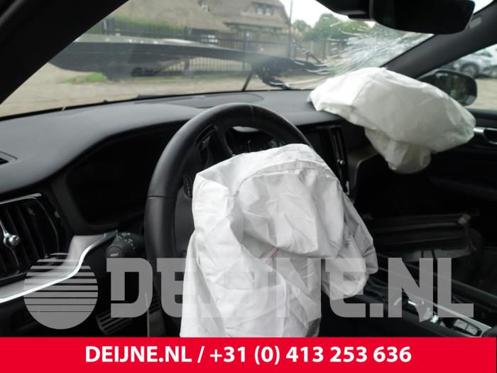 Volvo V60 II 2.0 T5 16V Sloopvoertuig (2018, Zwart)