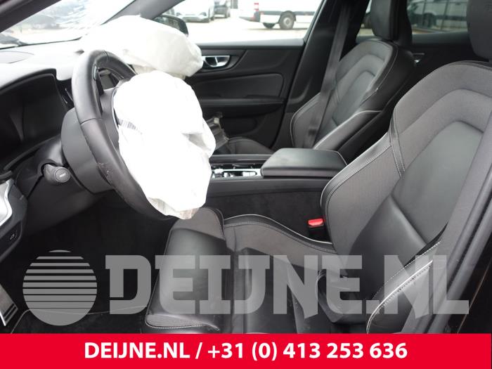 Volvo V60 II 2.0 T5 16V Sloopvoertuig (2018, Zwart)