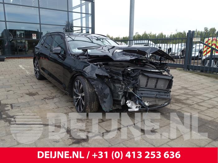 Volvo V60 II 2.0 T5 16V Sloopvoertuig (2018, Zwart)