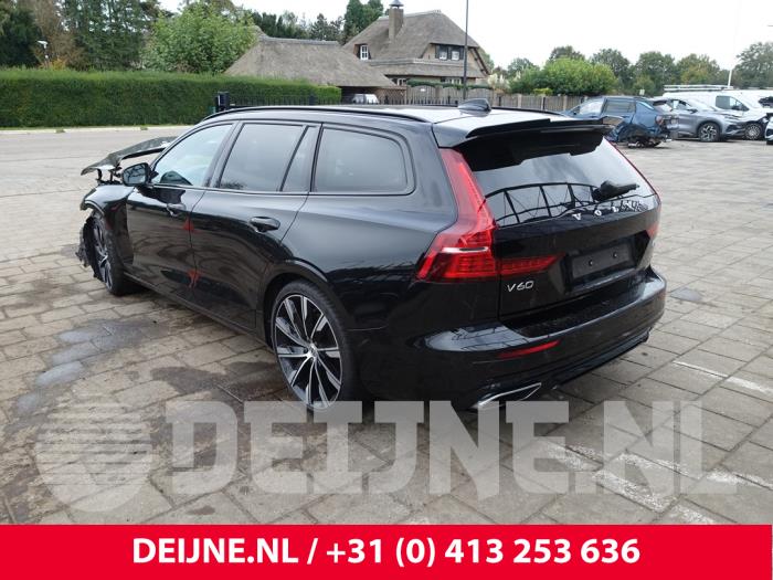 Volvo V60 II 2.0 T5 16V Sloopvoertuig (2018, Zwart)