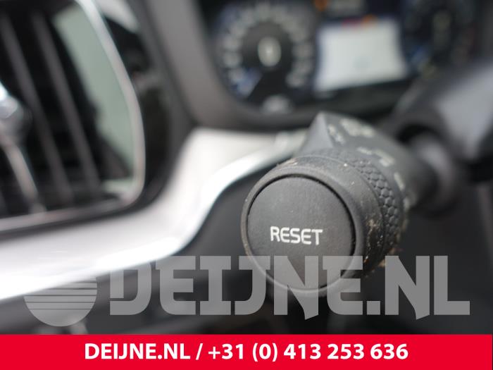 Volvo V60 II 2.0 T5 16V Sloopvoertuig (2018, Zwart)