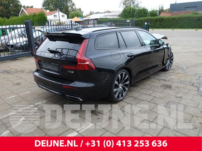 Volvo V60 II 2.0 T5 16V Sloopvoertuig (2018, Zwart)