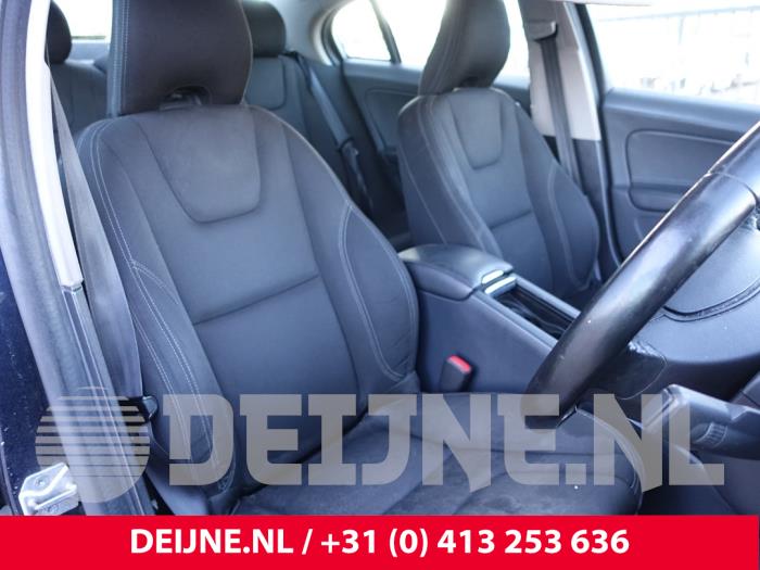 Volvo S60 II 2.0 D4 16V Sloopvoertuig (2016, Donker, Blauw)