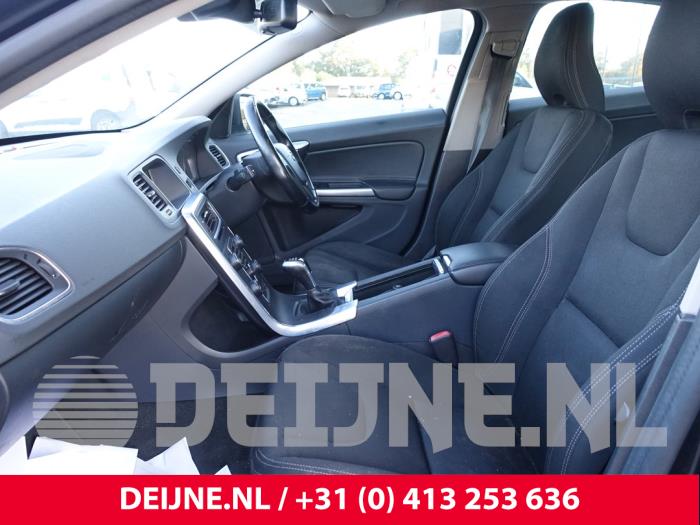 Volvo S60 II 2.0 D4 16V Sloopvoertuig (2016, Donker, Blauw)