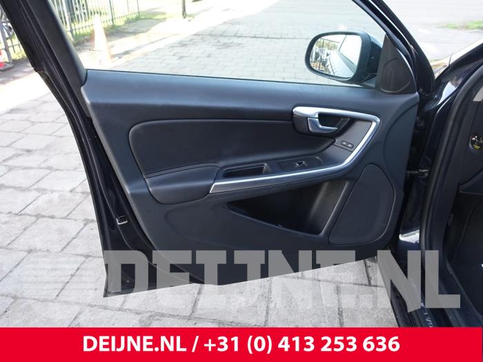 Volvo S60 II 2.0 D4 16V Sloopvoertuig (2016, Donker, Blauw)