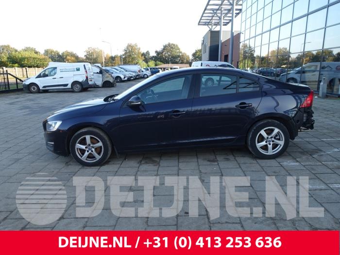Volvo S60 II 2.0 D4 16V Sloopvoertuig (2016, Donker, Blauw)
