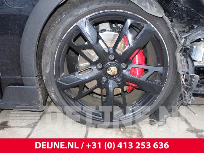 Porsche Taycan Cross Turismo 4S Performance Battery Plus Sloopvoertuig (2022, Zwart)