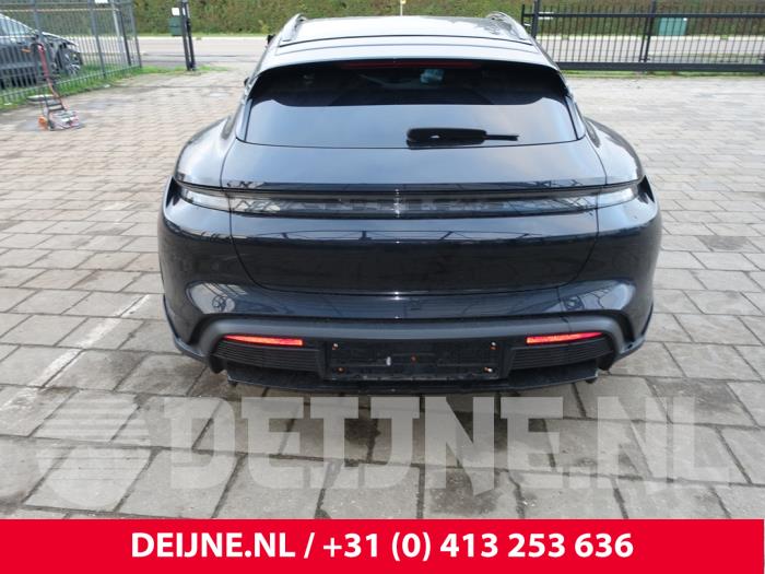 Porsche Taycan Cross Turismo 4S Performance Battery Plus Sloopvoertuig (2022, Zwart)