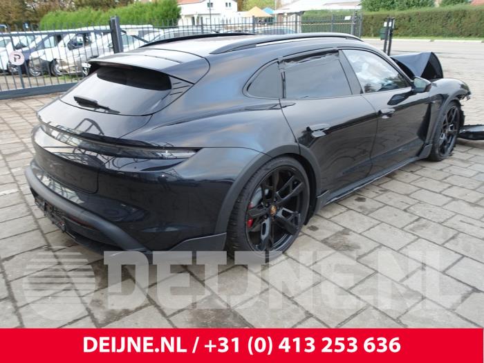 Porsche Taycan Cross Turismo 4S Performance Battery Plus Sloopvoertuig (2022, Zwart)
