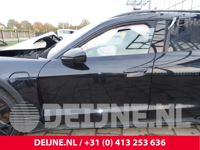 Porsche Taycan Cross Turismo 4S Performance Battery Plus Sloopvoertuig (2022, Zwart)