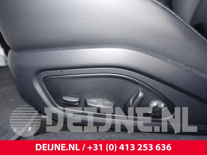 Porsche Taycan Cross Turismo 4S Performance Battery Plus Sloopvoertuig (2022, Zwart)