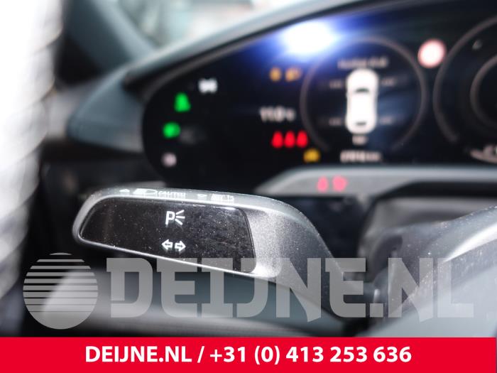 Porsche Taycan Cross Turismo 4S Performance Battery Plus Sloopvoertuig (2022, Zwart)