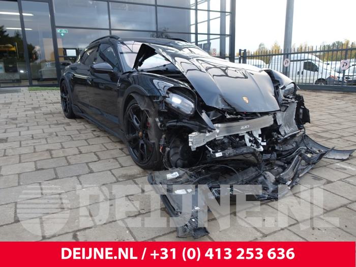 Porsche Taycan Cross Turismo 4S Performance Battery Plus Sloopvoertuig (2022, Zwart)