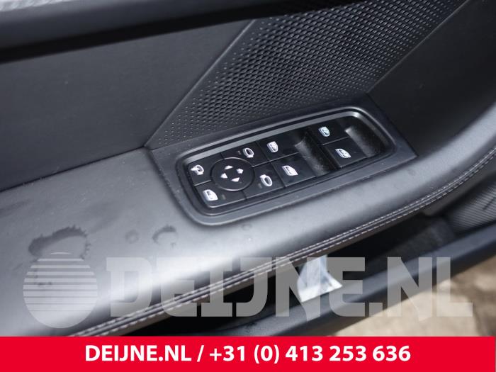 Porsche Taycan Cross Turismo 4S Performance Battery Plus Sloopvoertuig (2022, Zwart)