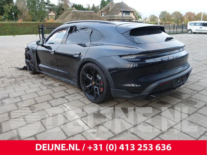 Porsche Taycan Cross Turismo 4S Performance Battery Plus Sloopvoertuig (2022, Zwart)