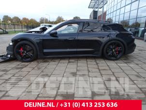Porsche Taycan 21-