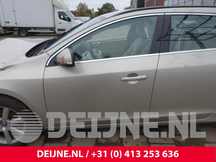 Volvo V60 I 2.0 D4 16V Sloopvoertuig (2017, Champagne)