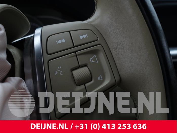 Volvo V60 I 2.0 D4 16V Sloopvoertuig (2017, Champagne)