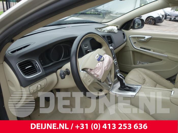 Volvo V60 I 2.0 D4 16V Sloopvoertuig (2017, Champagne)