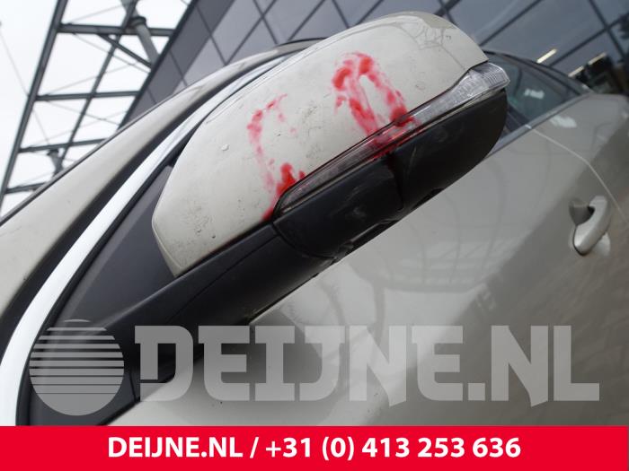 Volvo V60 I 2.0 D4 16V Sloopvoertuig (2017, Champagne)