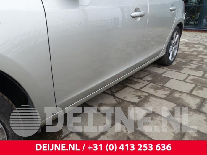 Volvo V60 I 2.0 D4 16V Sloopvoertuig (2017, Champagne)