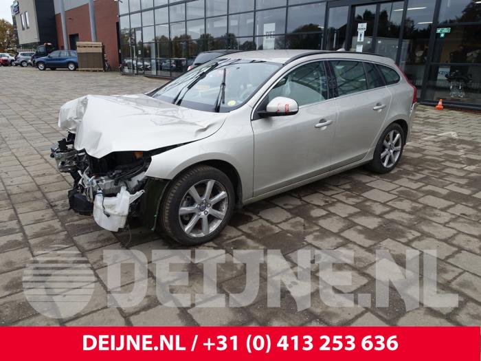 Volvo V60 I 2.0 D4 16V Sloopvoertuig (2017, Champagne)