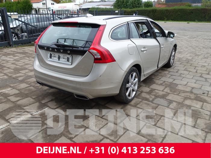 Volvo V60 I 2.0 D4 16V Sloopvoertuig (2017, Champagne)