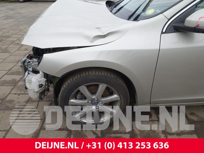 Volvo V60 I 2.0 D4 16V Sloopvoertuig (2017, Champagne)